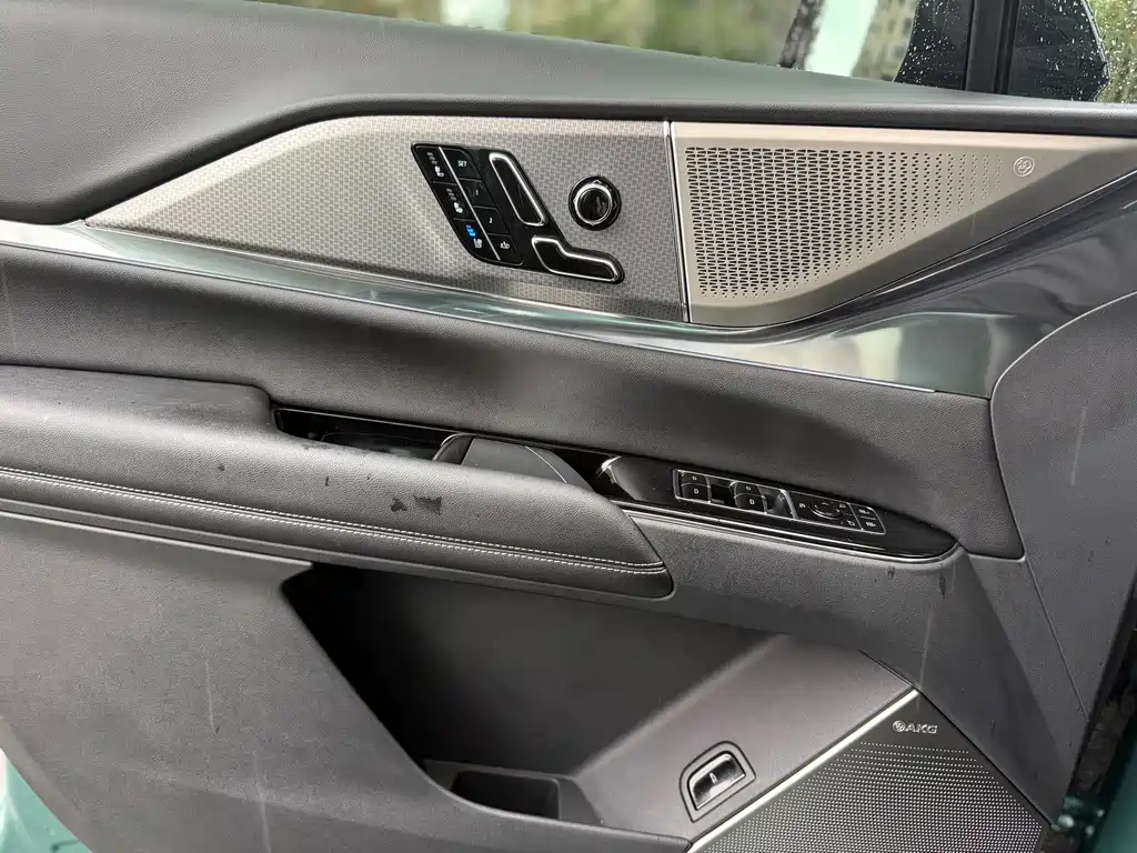Cadillac XT5 2025 — фото 19