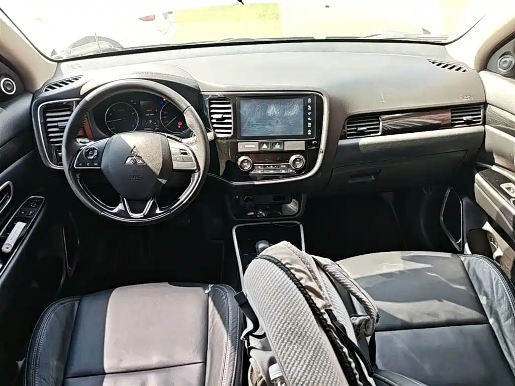 Mitsubishi Outlander 2019 — фото 10