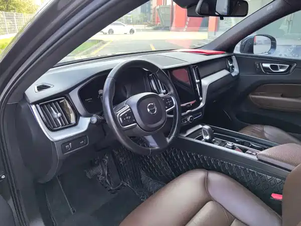 Volvo XC60 2022
