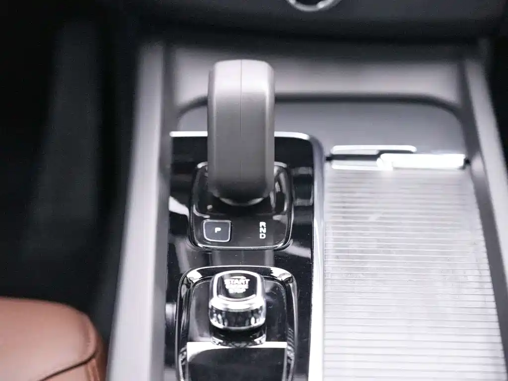 Volvo XC60 2021 — фото 14