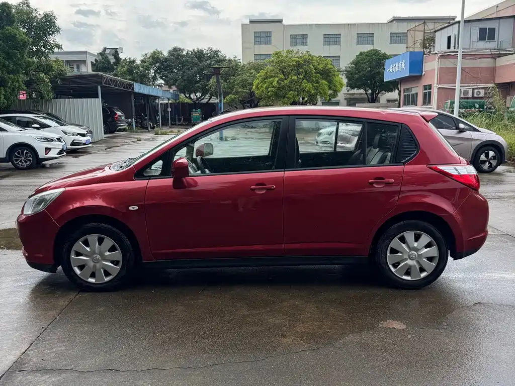 Venucia R50 2013