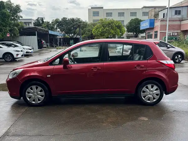 Venucia R50 2013