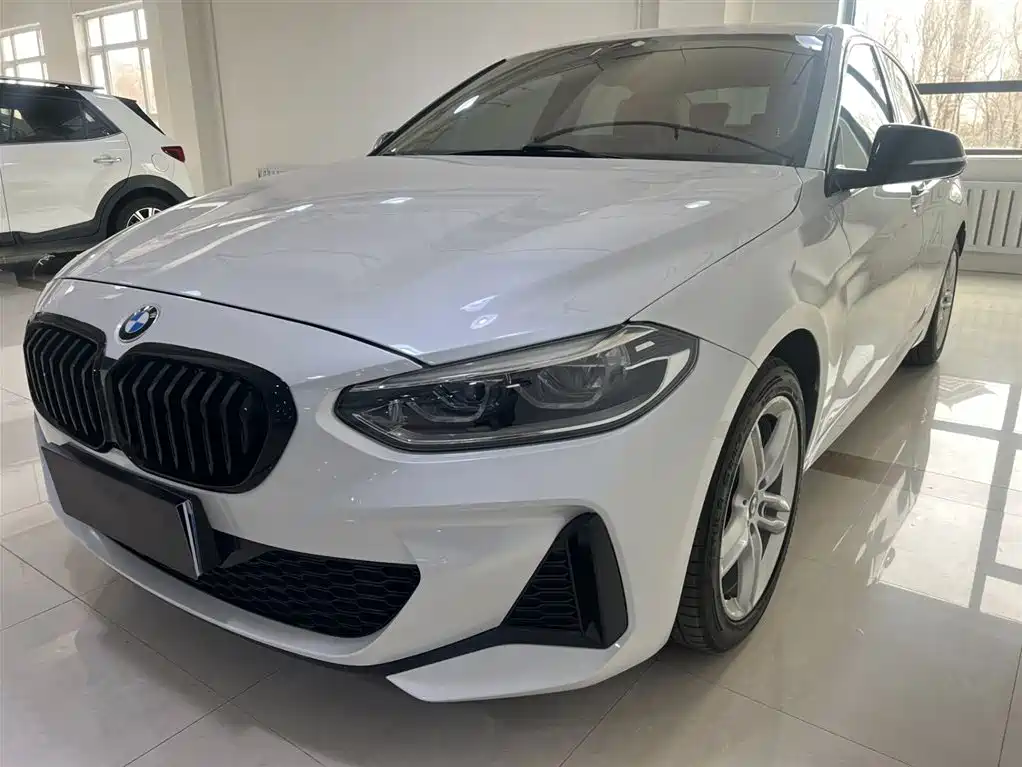 BMW 1 Series 2021 — фото 1