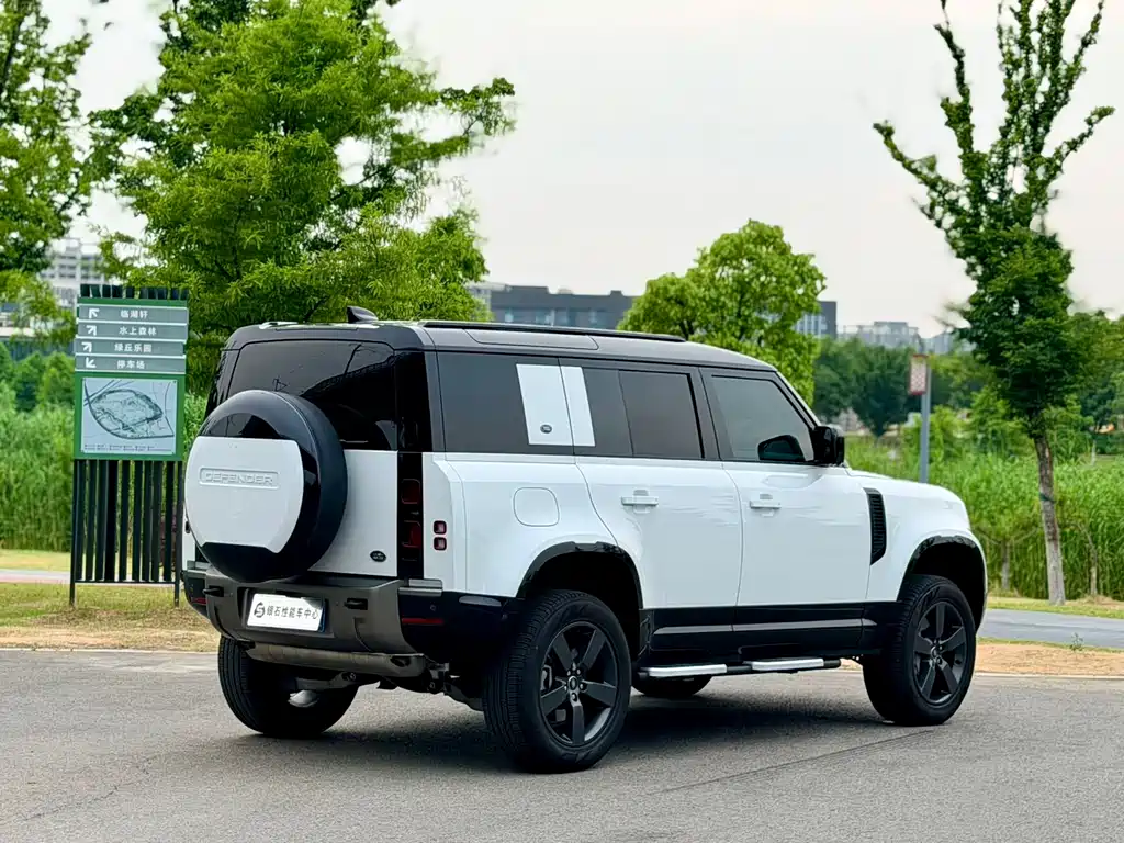 Land Rover Defender 2024 — фото 10