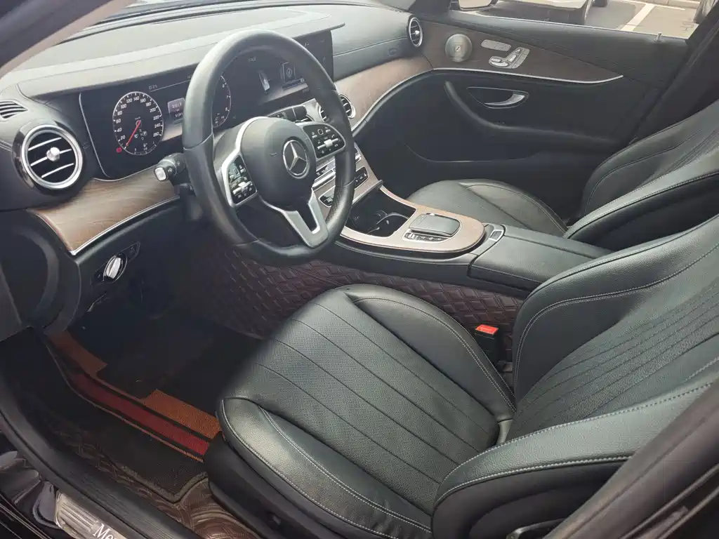 Mercedes-Benz E-Class 2019 — фото 12