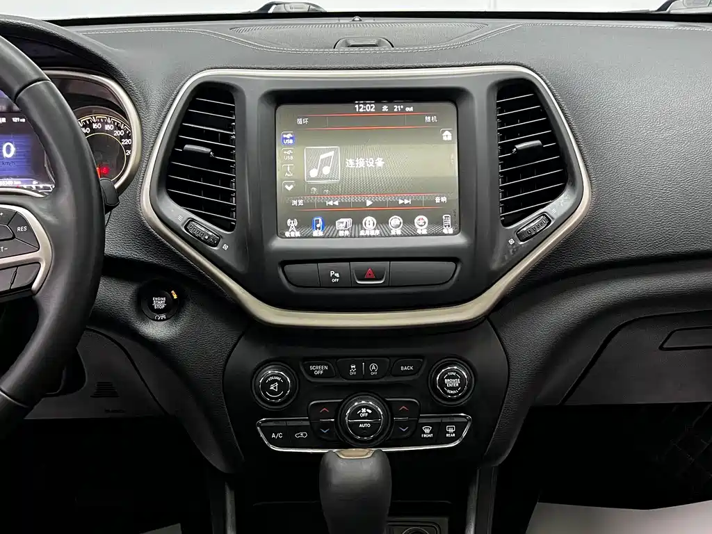 Jeep Cherokee 2018 — фото 19