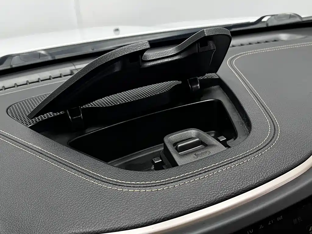 Jeep Cherokee 2018 — фото 31