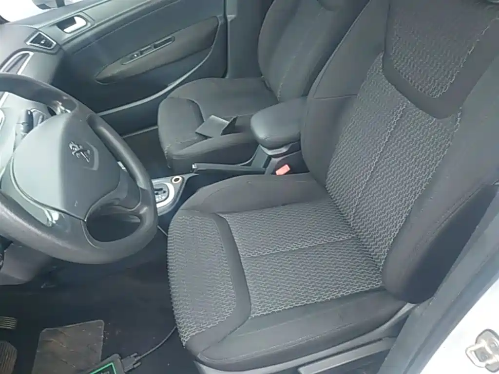 Peugeot 308 2016 — фото 15