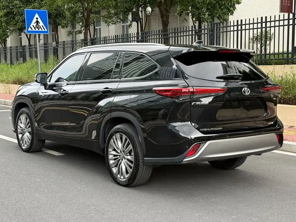 Toyota Highlander 2025 — фото 17