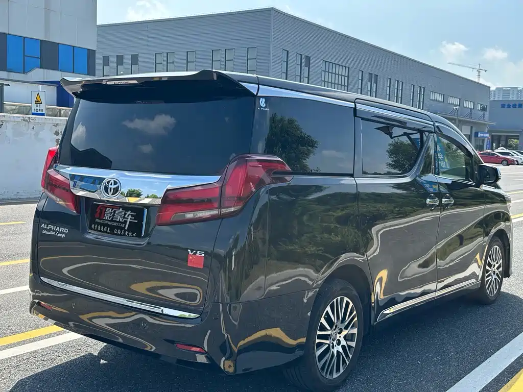 Toyota Alphard 2017 — фото 10
