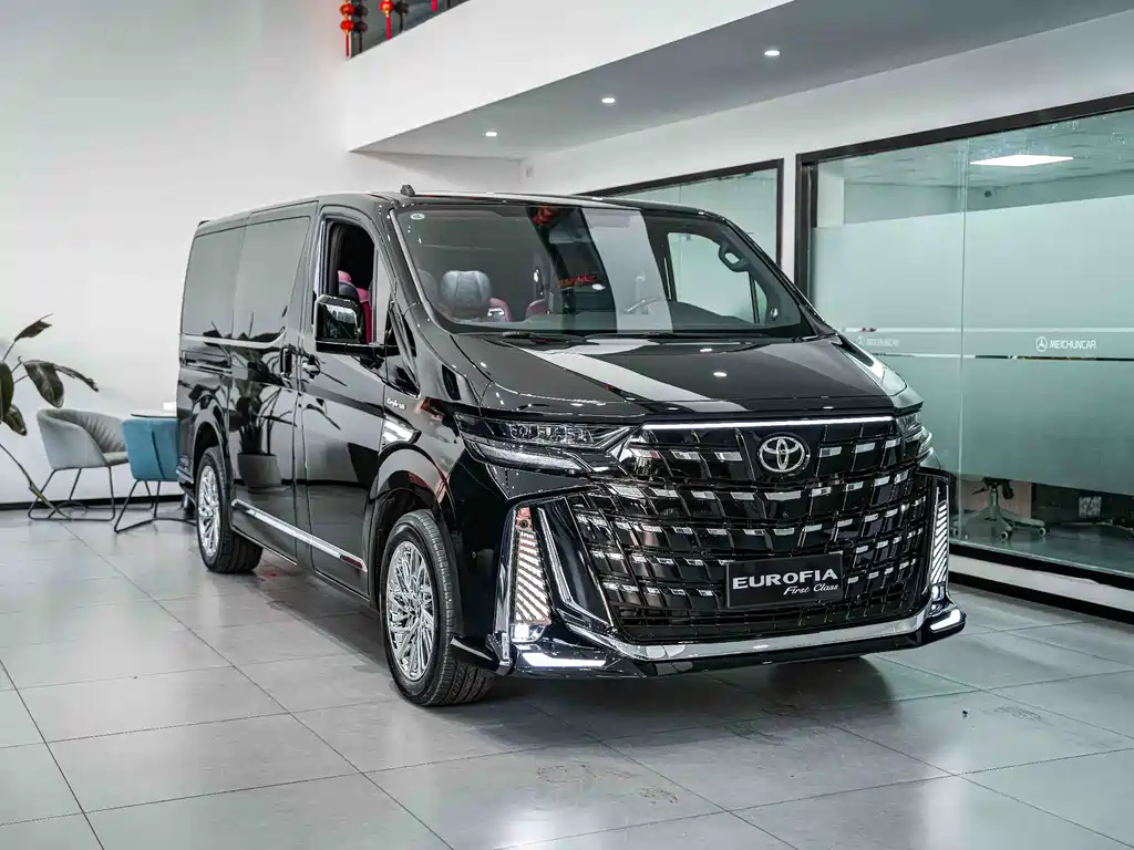 Toyota Hiace 2026 — фото 2