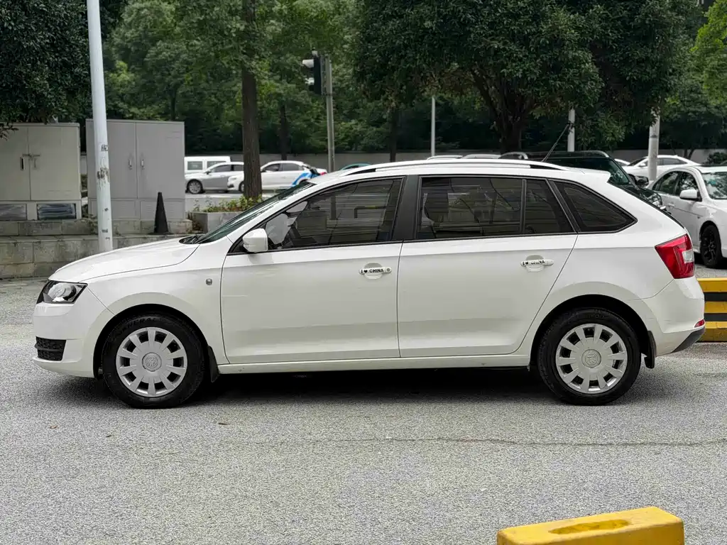 Skoda Rapid Spaceback 2016