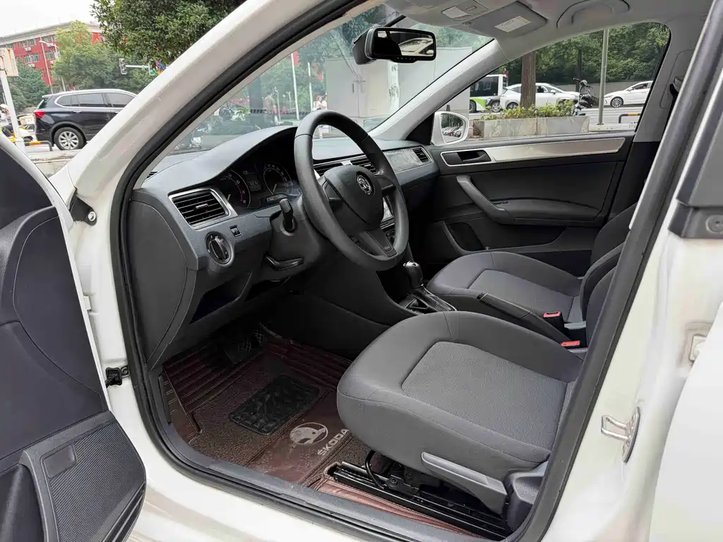 Skoda Rapid Spaceback 2016 — фото 8
