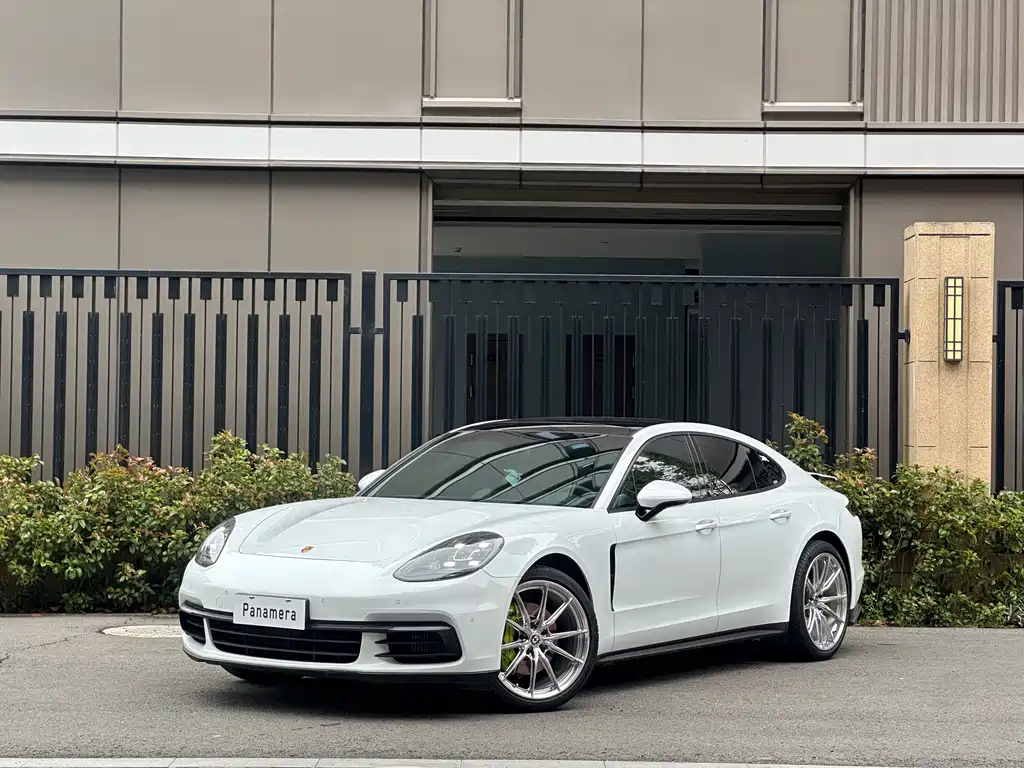 Porsche Panamera 2020 — фото 1