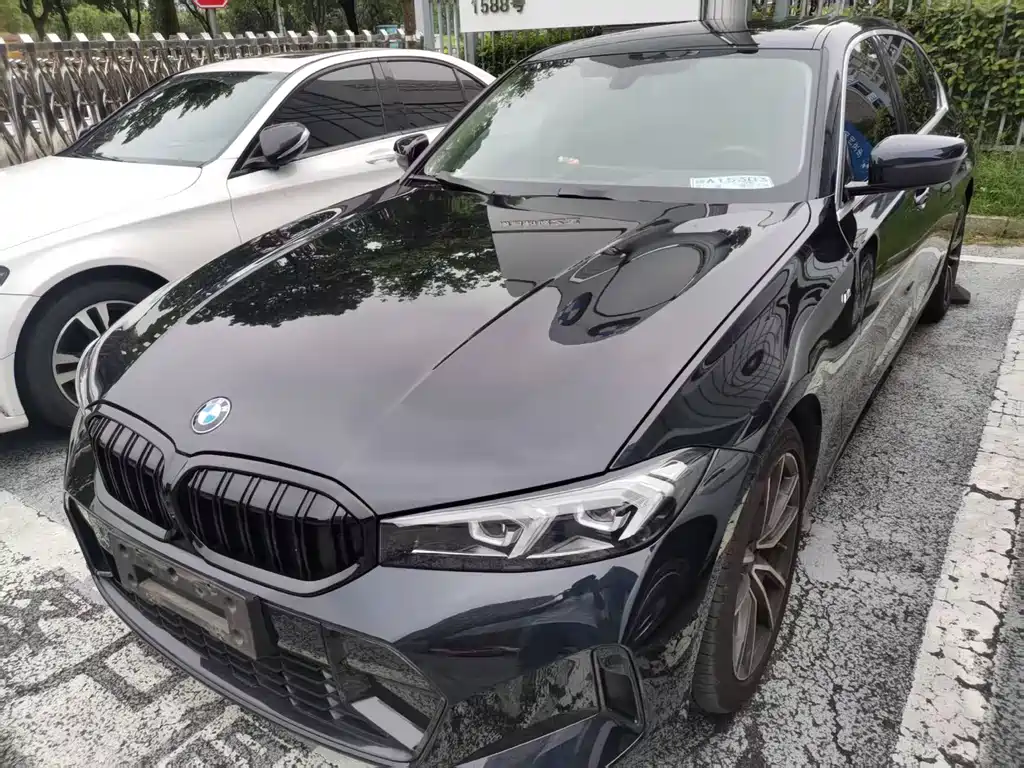 BMW 3 Series 2023 — фото 1