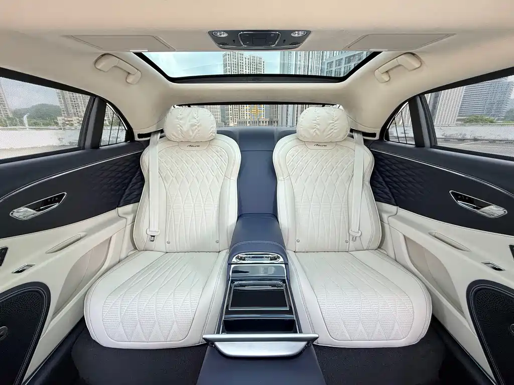 Bentley Flying Spur 2024 — фото 11
