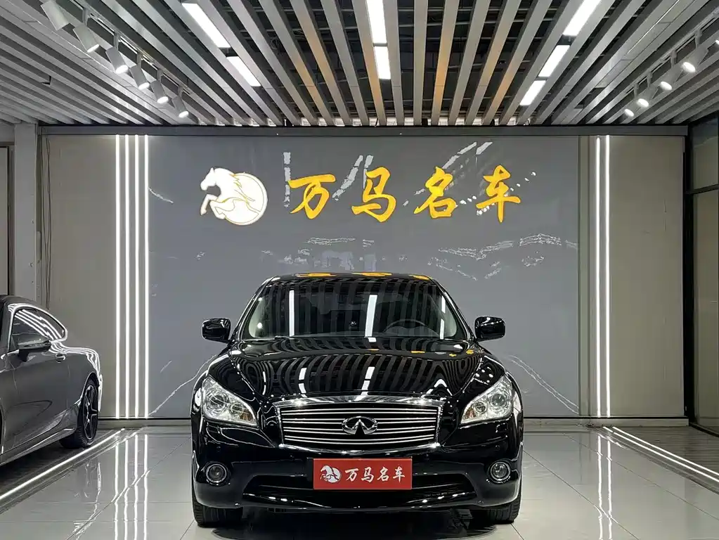 Infiniti Q70 2013