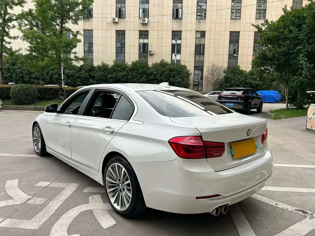 BMW 3 Series 2019 — фото 9