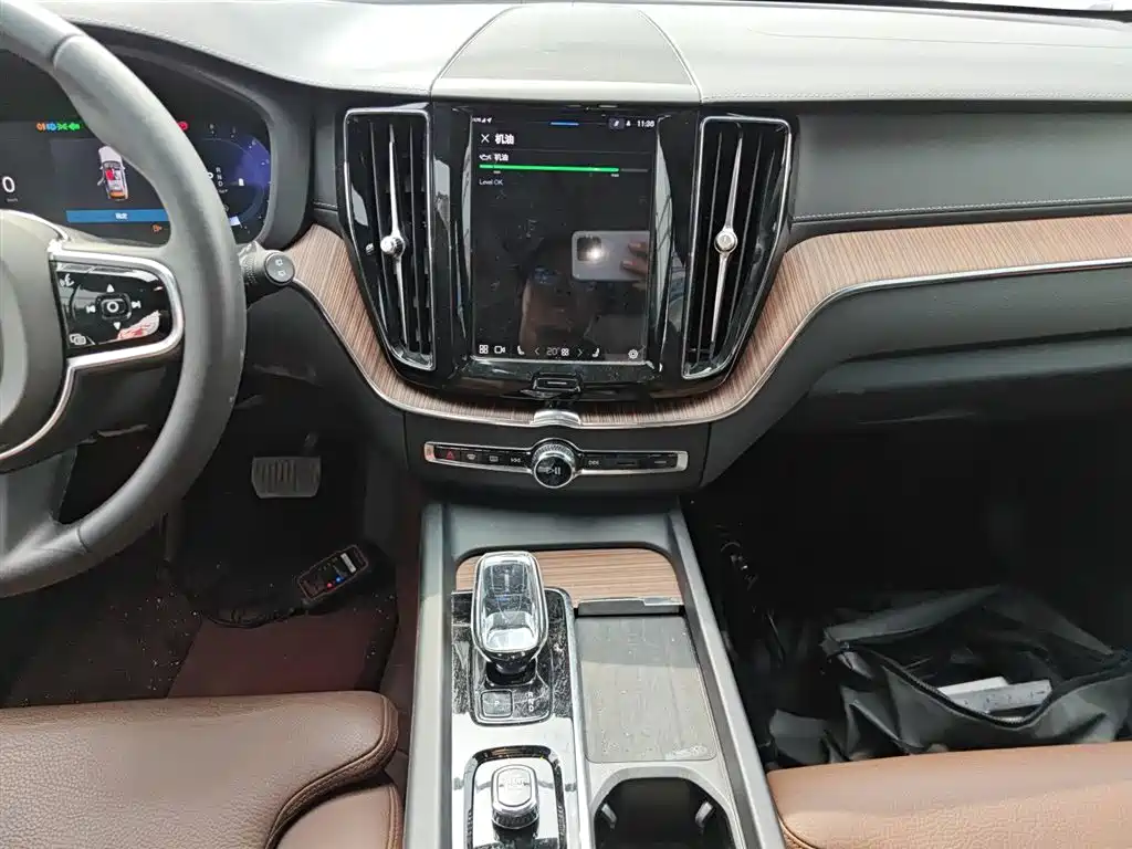 Volvo XC60 2023 — фото 8