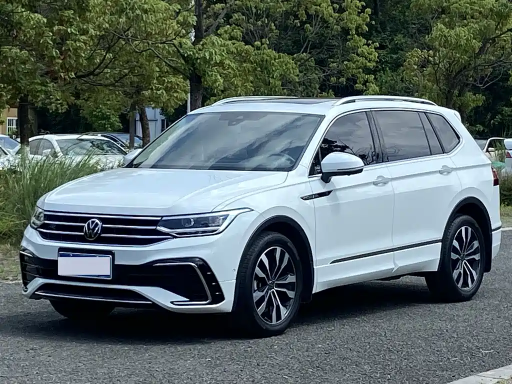 Volkswagen Tiguan L 2023 — фото 1