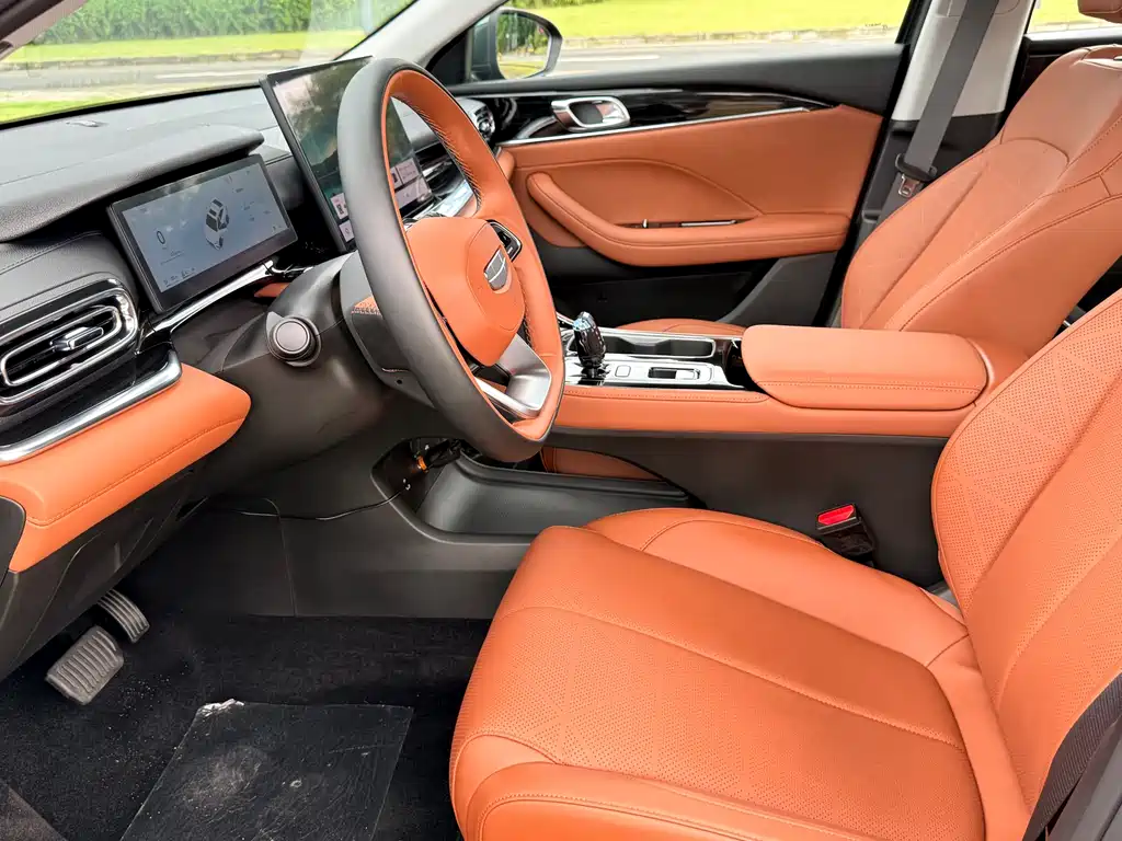 Geely Emgrand 2025 — фото 10