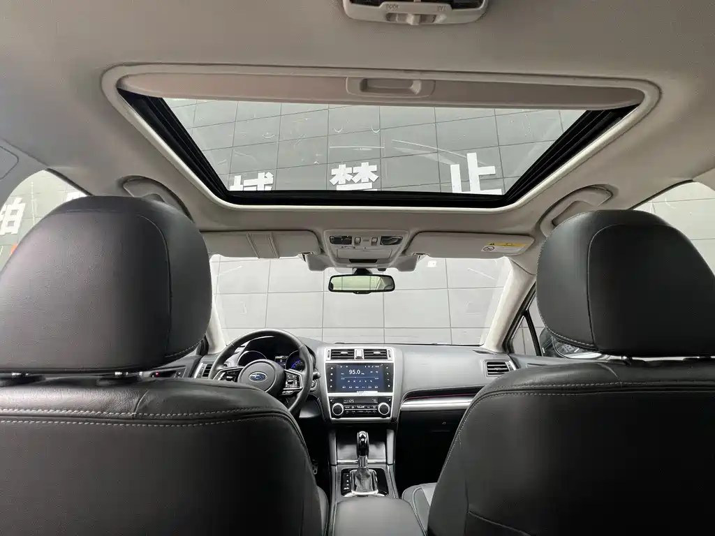 Subaru Legacy 2018 — фото 13