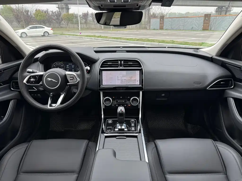 Jaguar XEL 2022 — фото 10