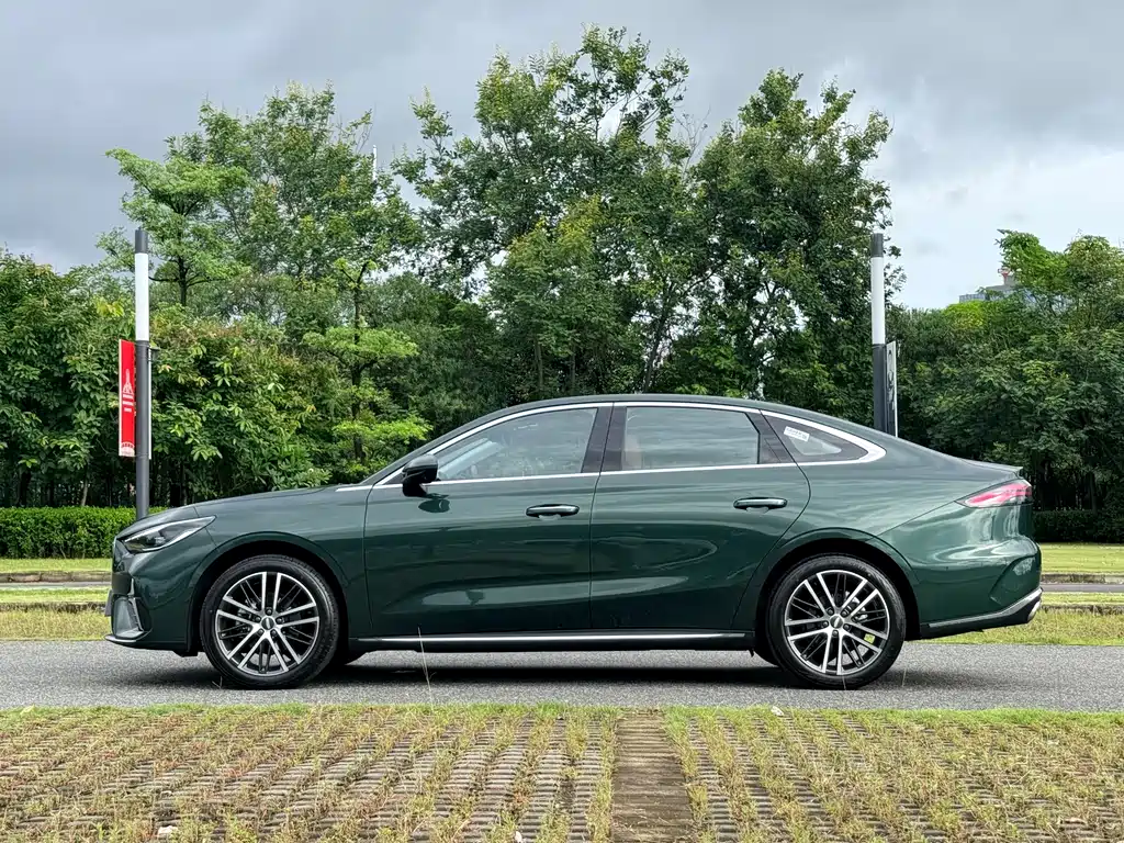Geely Emgrand 2025