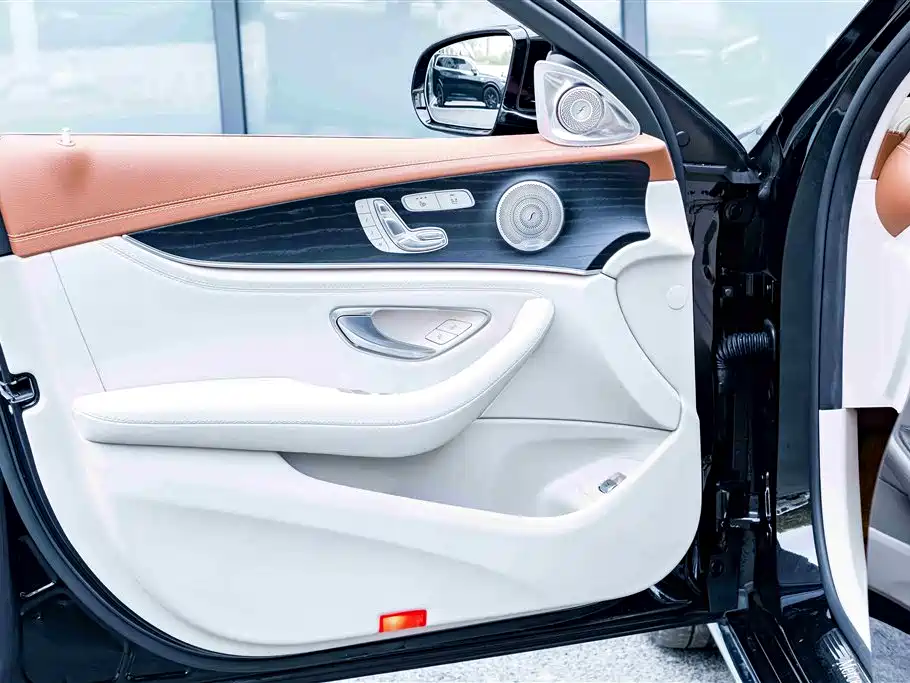 Mercedes-Benz E-Class 2023 — фото 18