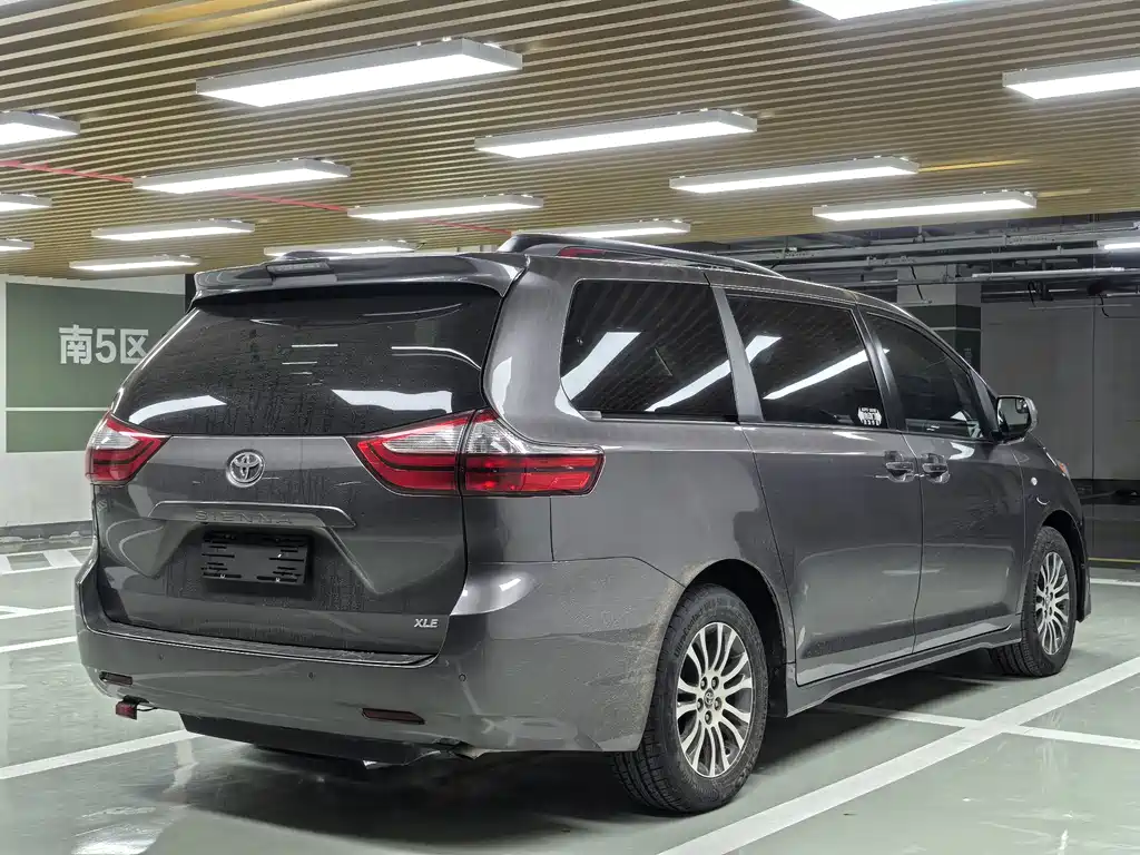 Toyota Sienna 2019 — фото 6