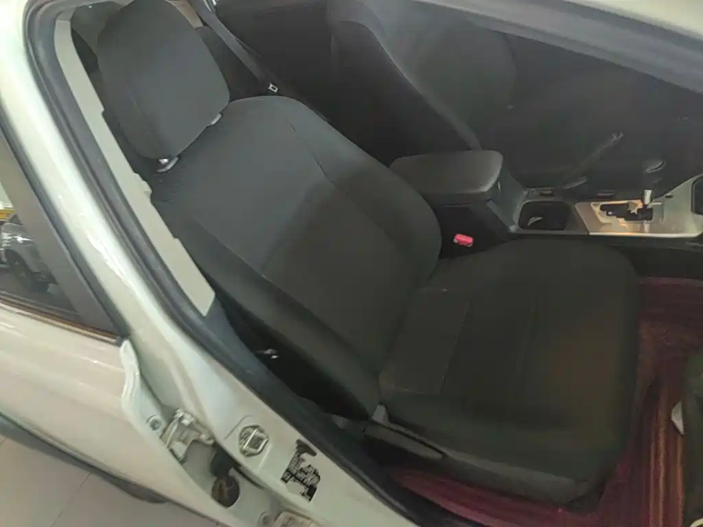 Toyota RAV4 2019 — фото 25