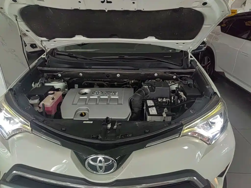 Toyota RAV4 2019 — фото 20