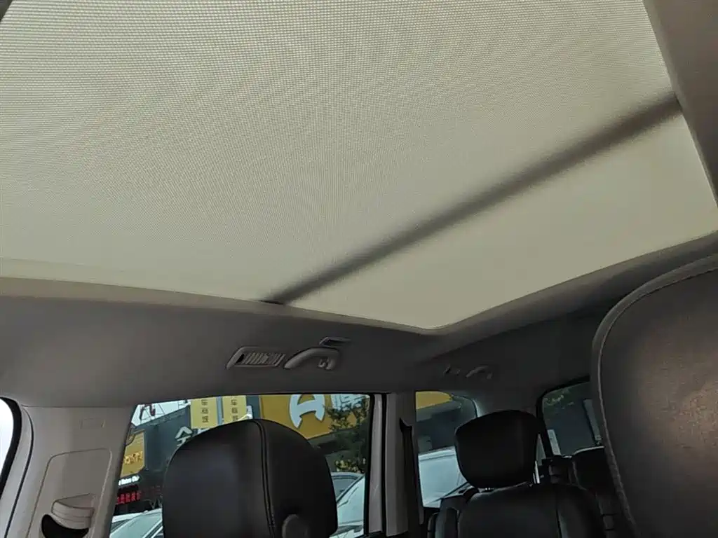 Volkswagen Sharan 2017 — фото 18