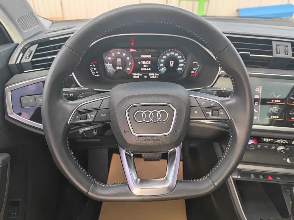 Audi Q3 2020 — фото 14