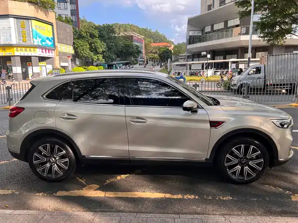 Hongqi HS5 2022