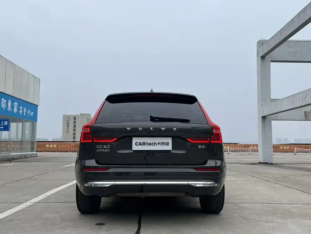 Volvo XC60 2021 — фото 8