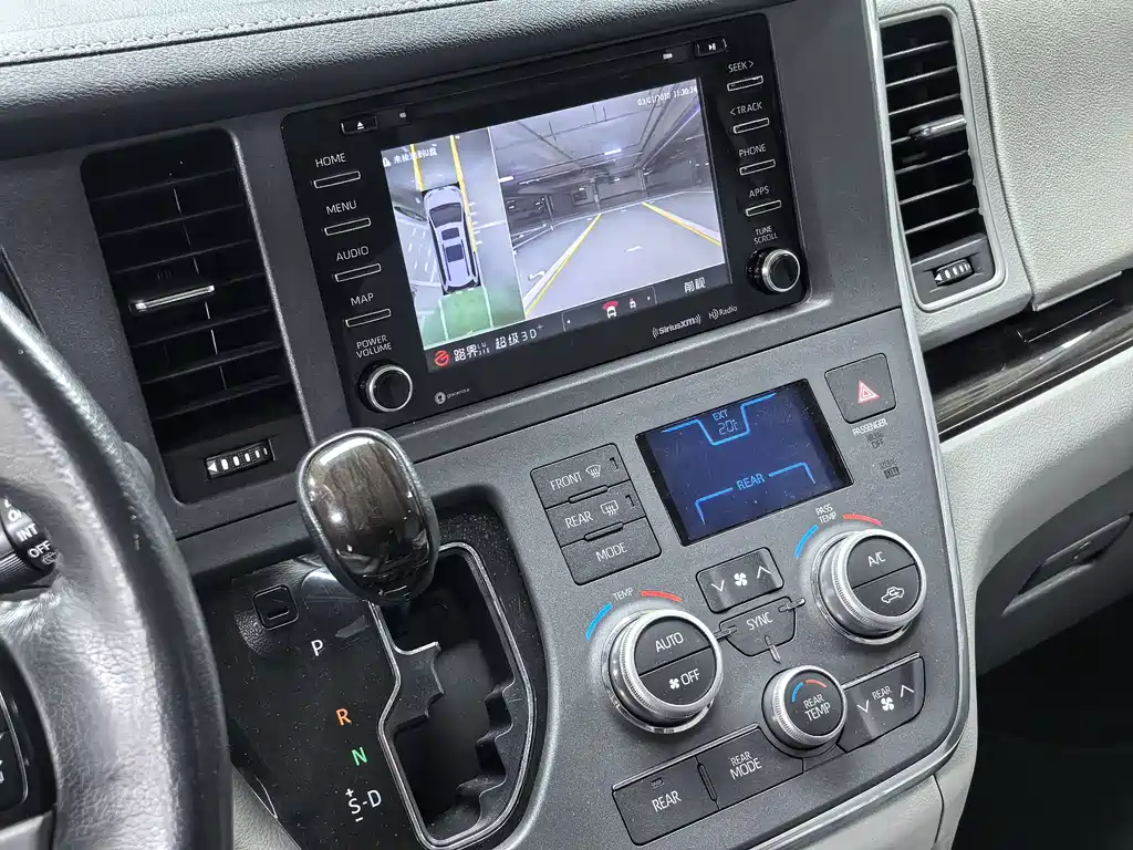 Toyota Sienna 2019 — фото 11