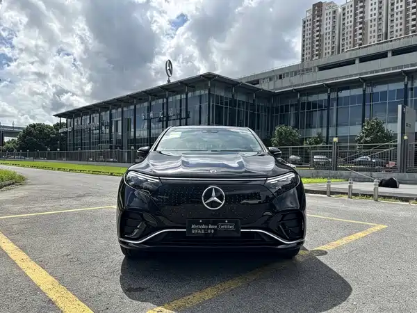 Mercedes-Benz EQS SUV 2026