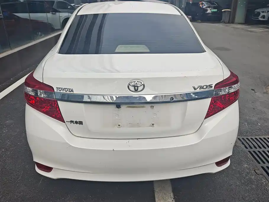 Toyota Vios 2015 — фото 4