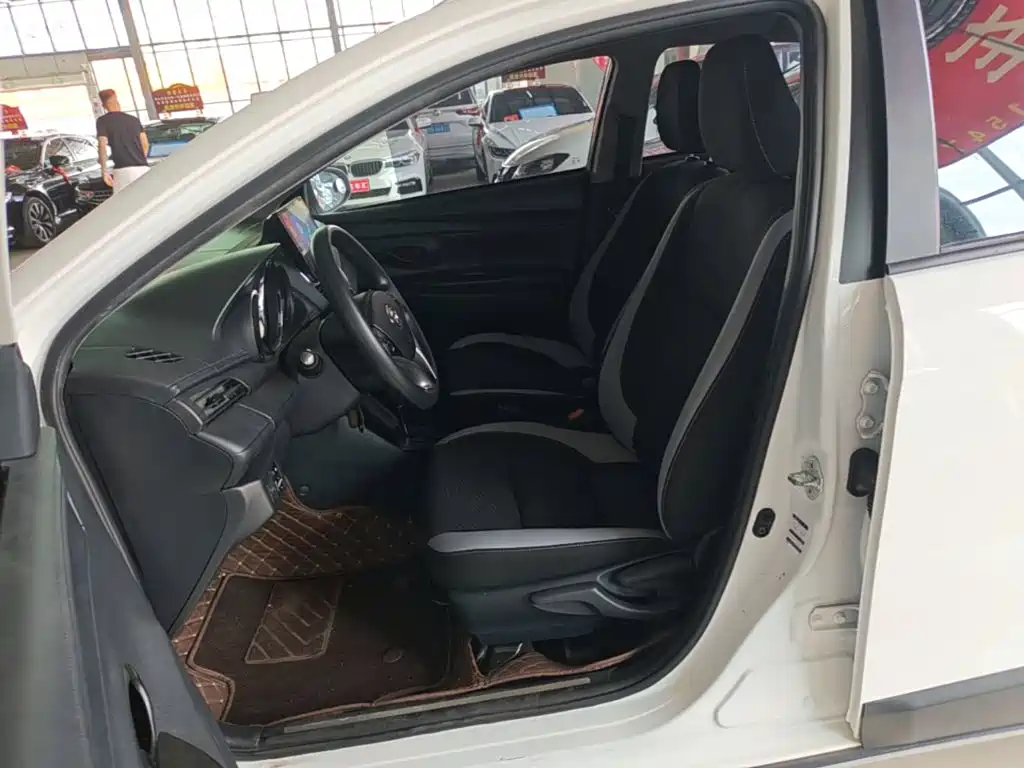 Toyota Yaris L 2022 — фото 15
