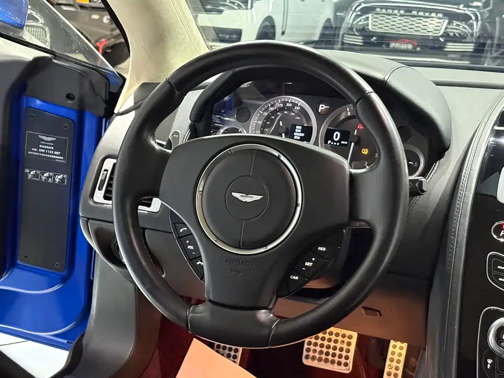 Aston Martin Rapide 2017 — фото 11