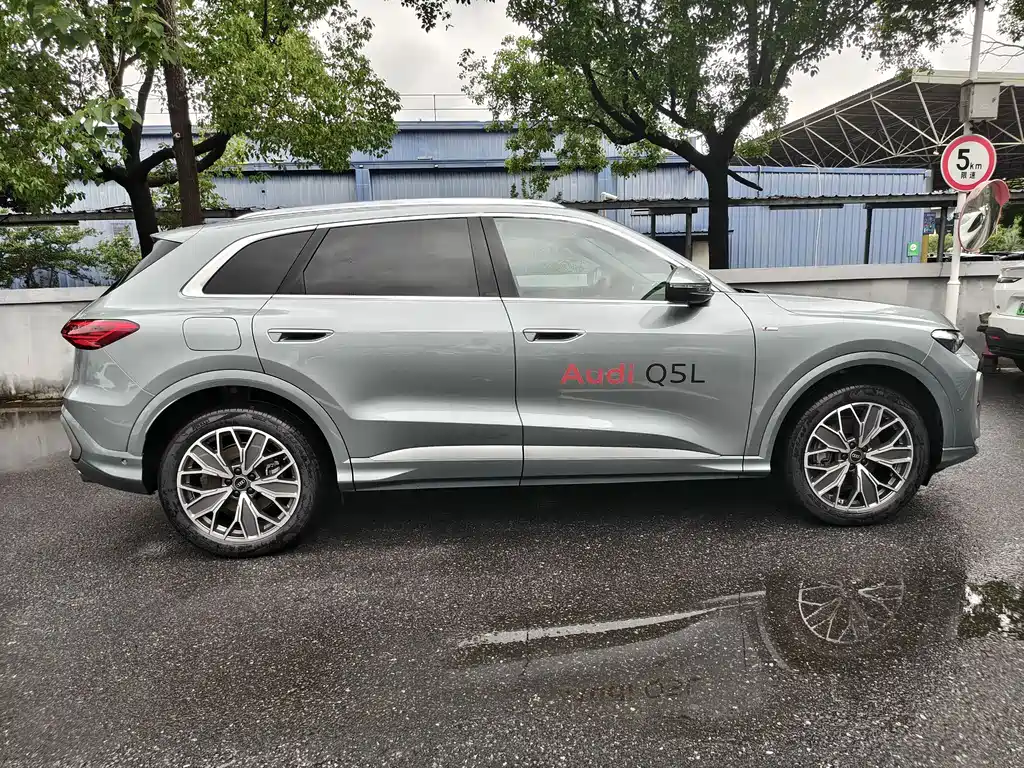 Audi Q5L 2025 — фото 3