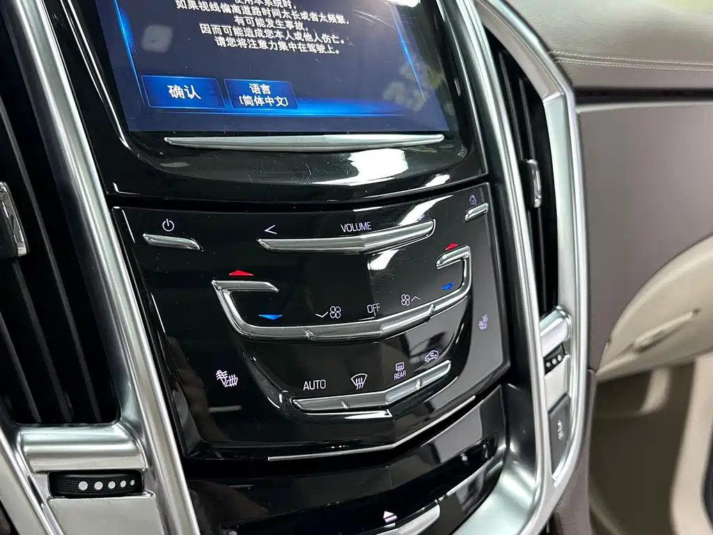 Cadillac SRX 2016 — фото 17