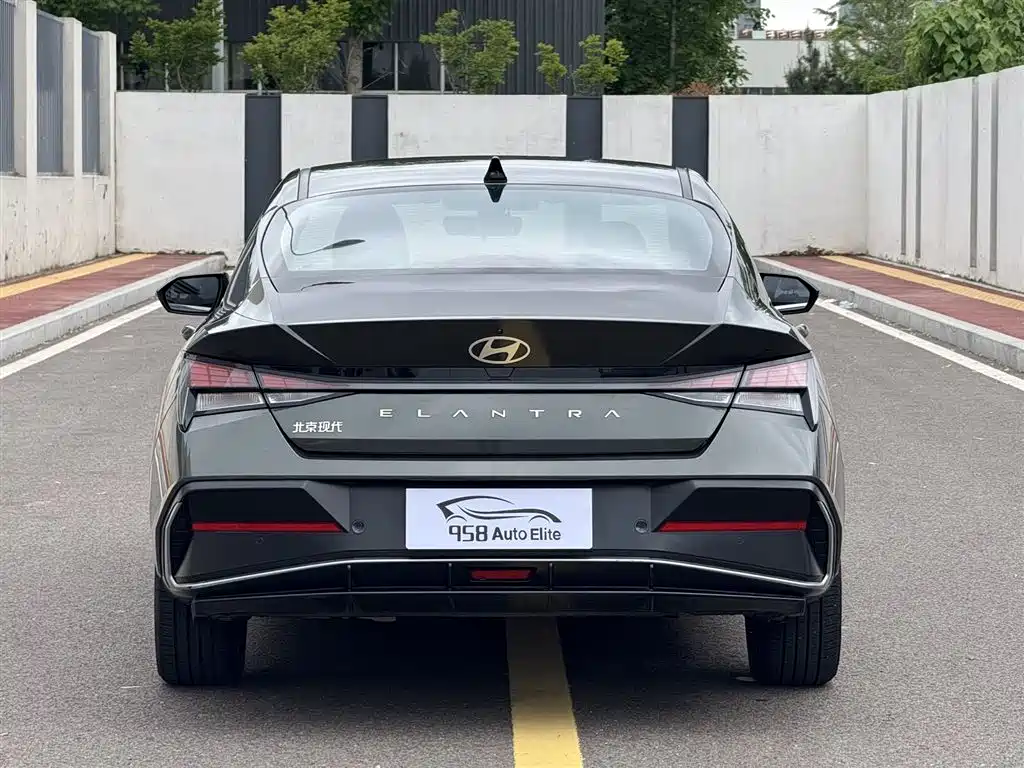 Hyundai Elantra 2023 — фото 10