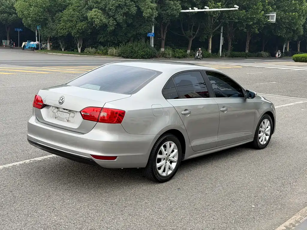 Volkswagen Sagitar 2012
