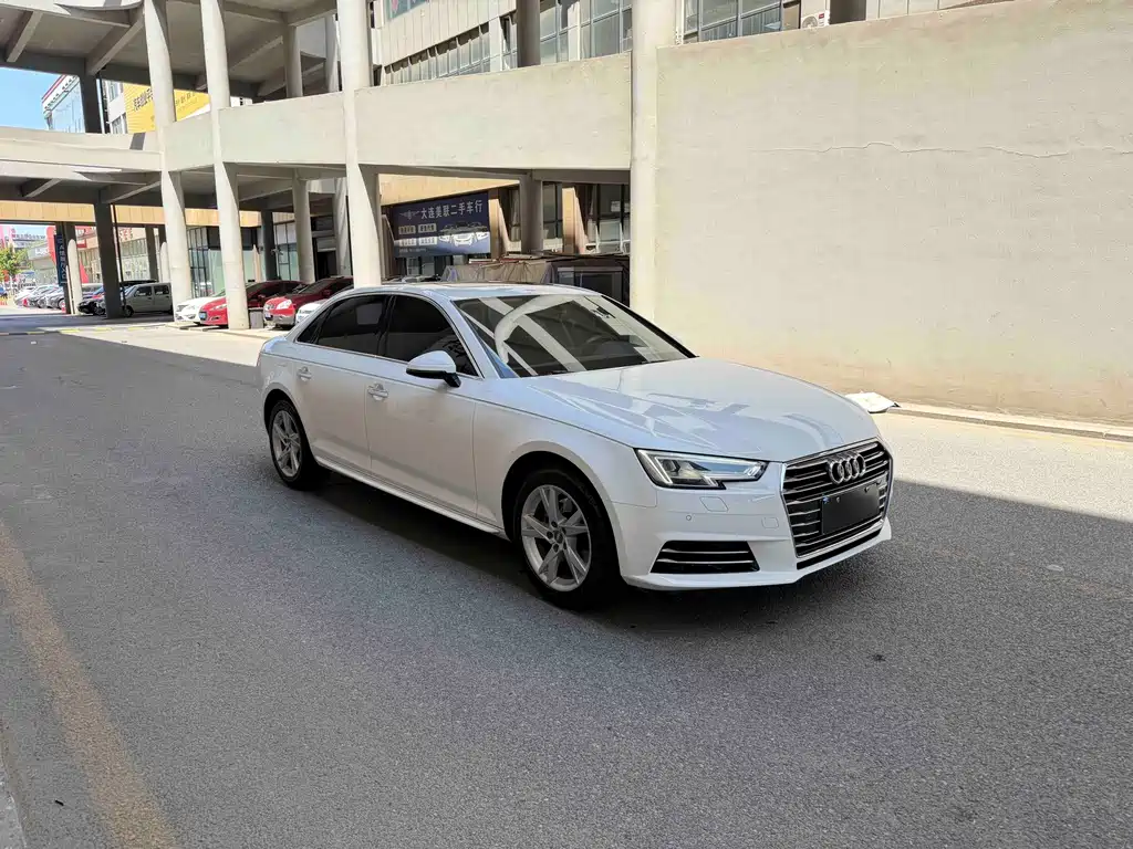 Audi A4L 2018