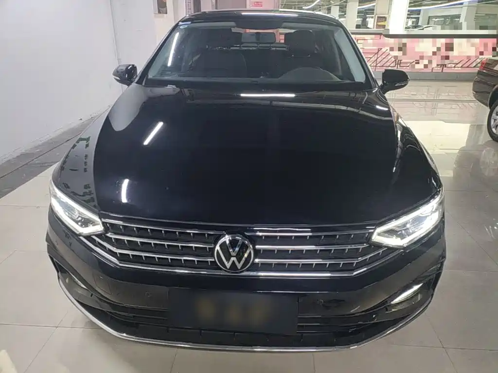 Volkswagen Magotan 2025