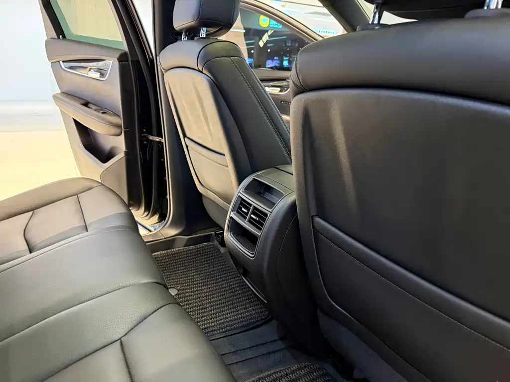 Cadillac XT5 2021 — фото 14