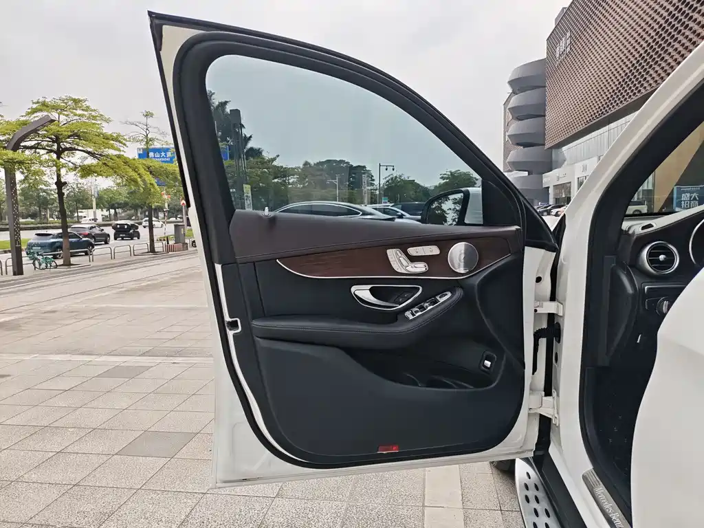 Mercedes-Benz GLC 2020 — фото 14