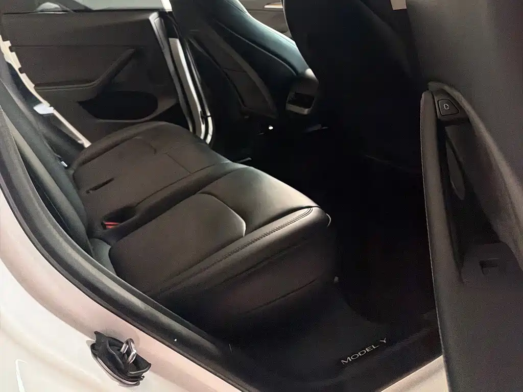 Tesla Model Y 2023 — фото 11